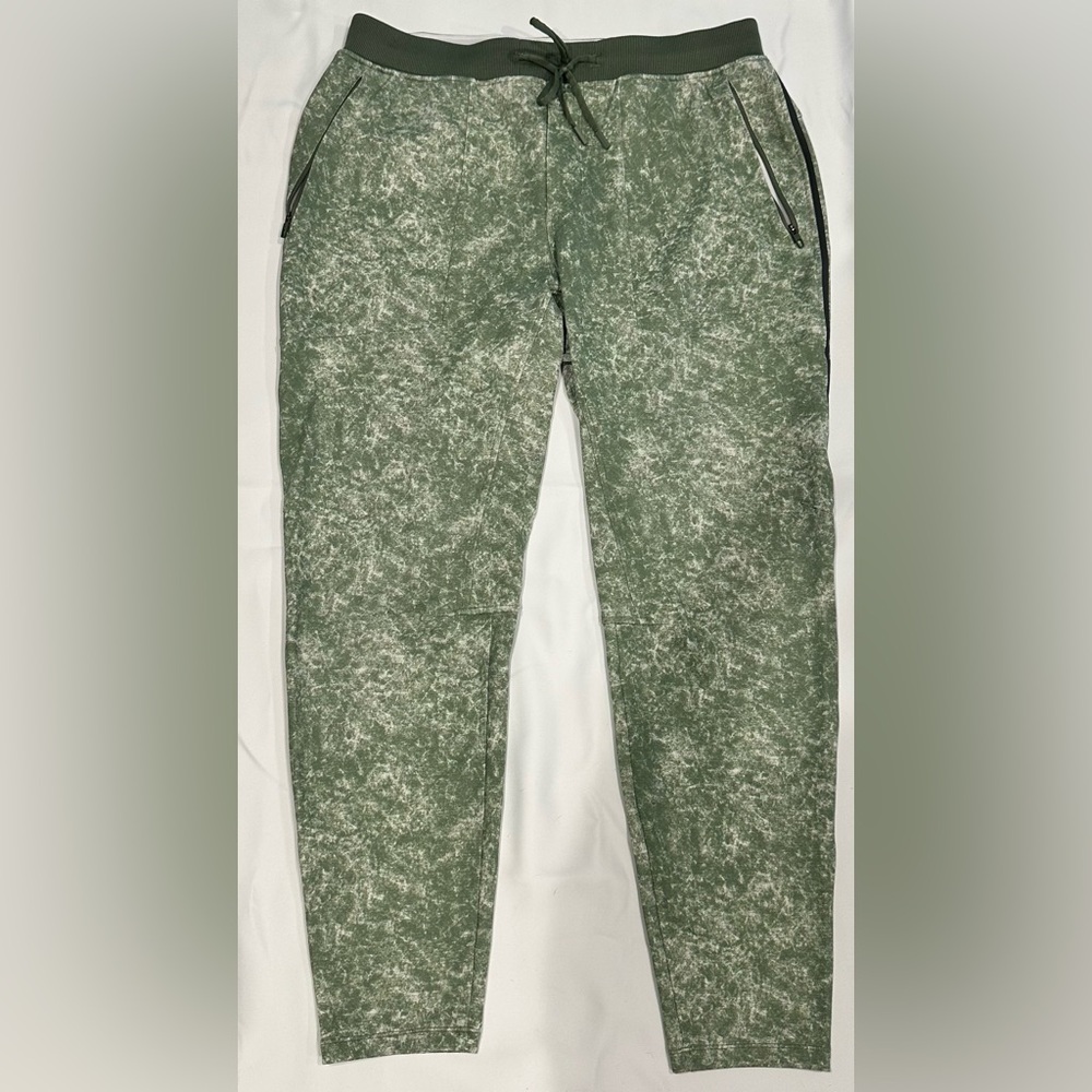 Professional Athletes lululemon Green Design Jogger Pants
Green- Men’s XL